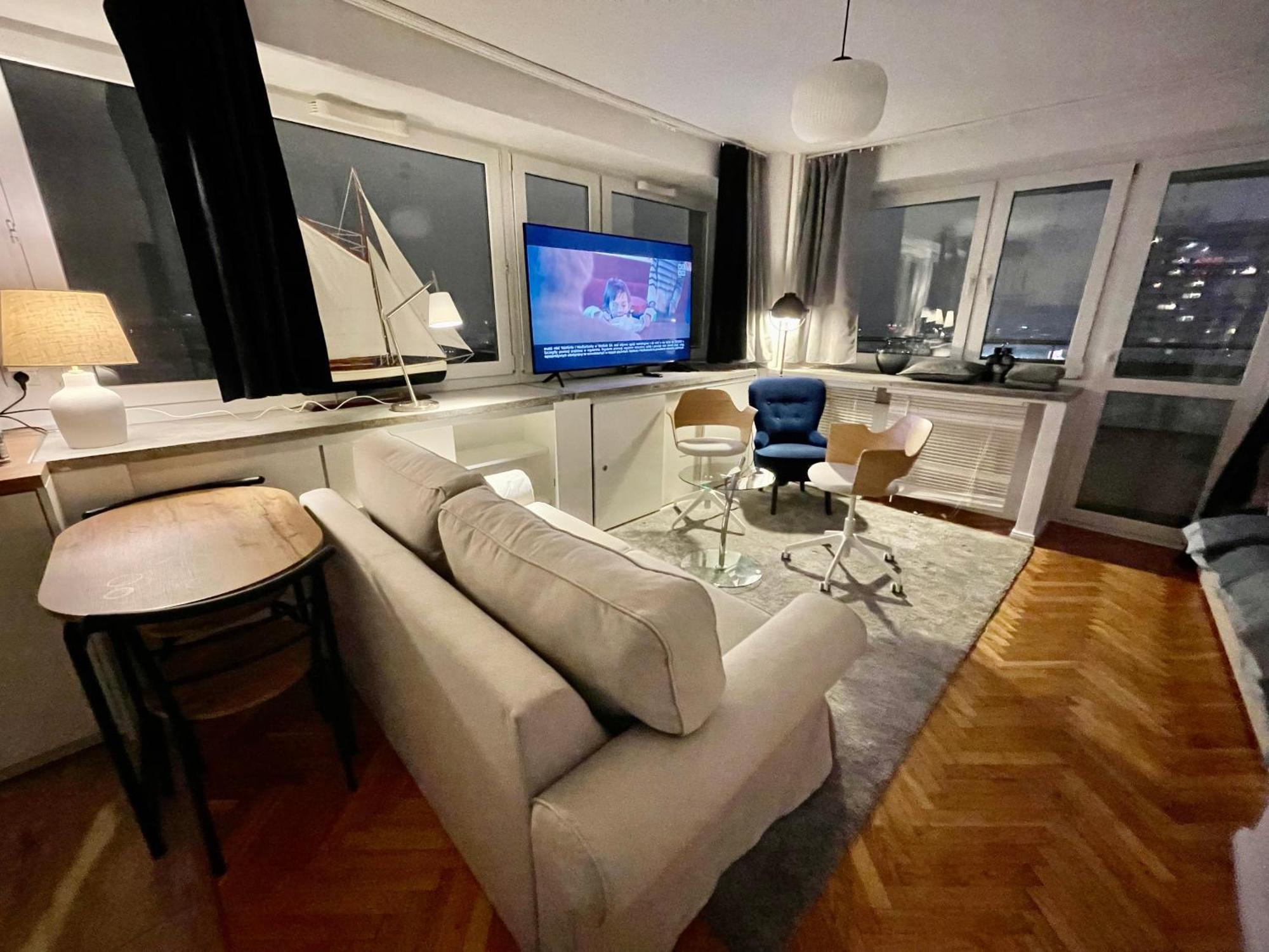 Super Grey 2 Metro Fast Wifi 65'tv Netflix Hbo Appletv+ Varsovia